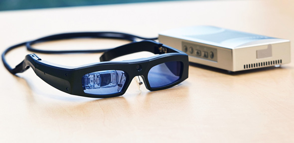 網膜にレーザーで映像投影 近未来の眼鏡型デバイス Retissa Display を体験 ウェアラブルexpo Itmedia News