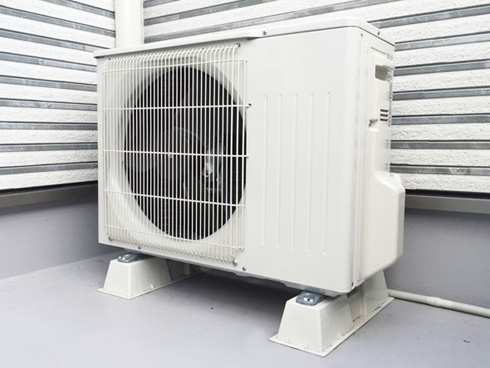 室外 冷やす エアコン 機 エアコンの室外機を温めると消費電力は下がる!?：冬の節電DIY（1/2 ページ）