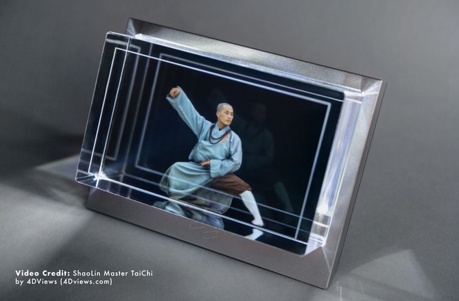 Looking Glass 3Dディスプレイ 本体と付属品