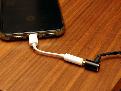 iPhoneの“イヤフォンアダプターすらない”問題の解決法を考える