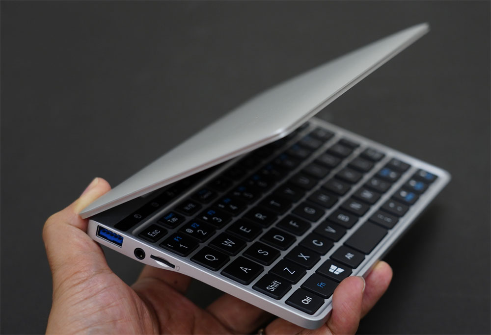 超小型PC「GPD Pocket2」と分割型自作キーボードの完成品をチェック