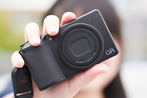 これぞGR」 小さくてサクサク撮れるストイックなカメラ、リコー「GRIII