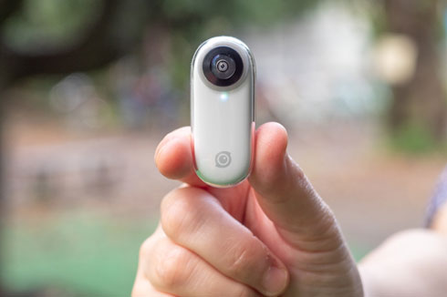 カメラを回転させても映像は正位置のまま 「insta 360 GO」は新世代の