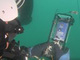 KDDI総研、海中でスマホの無線通信に成功　青色LEDで地上と交信、ライブ配信など実現