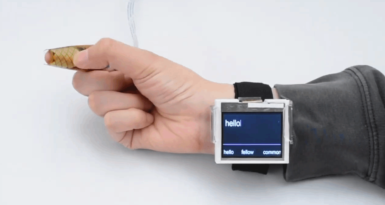 人差し指にQWERTYキーボードをかぶせ、片手で文字入力 米ダートマス