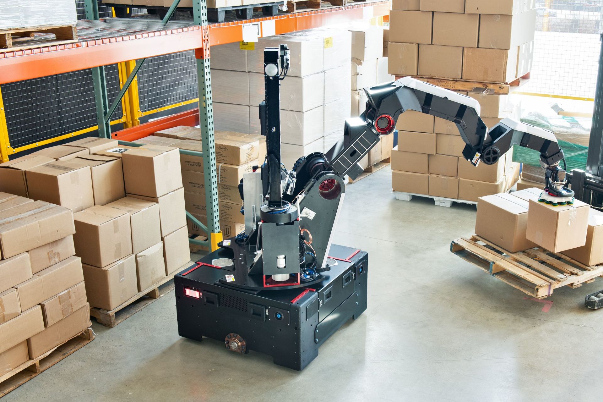 Boston Dynamics、ピッキングフォークリフトを不要にする倉庫ロボット「Stretch」を披露