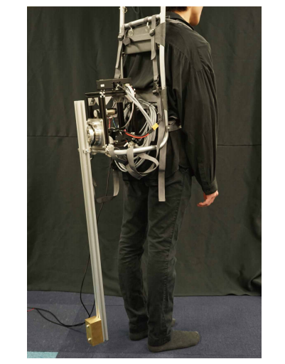 転ばぬ先の"しっぽ”型ロボット　東大が技術開発