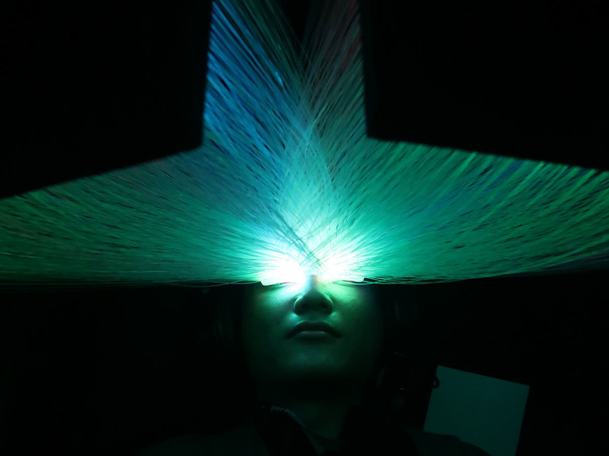 まぶたを閉じても映像が見える装置を体験してきた 目を瞑ることを見つめ直す Dcexpo 21 Itmedia News