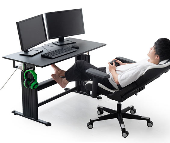 人をダメにするゲーミングデスク発売 だらけた姿勢を支えるフットレスト搭載 Itmedia News