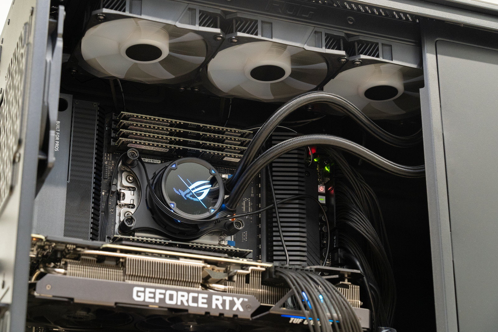 最強PC”を組めるヤツに会いに行く そして生まれた怪物のスペックは