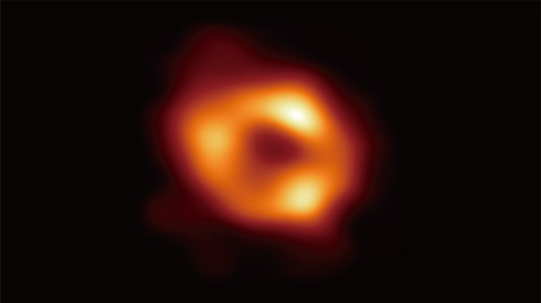 天の川の中心にある巨大ブラックホール、初めて撮影に成功 国立天文台など - ITmedia NEWS
