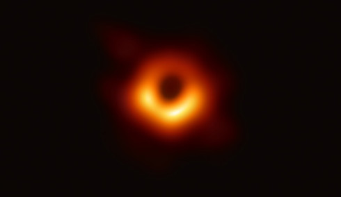 Lubang hitam supermasif di pusat Bima Sakti, pemotretan yang berhasil untuk pertama kalinya Observatorium Astronomi Nasional Jepang, dll.