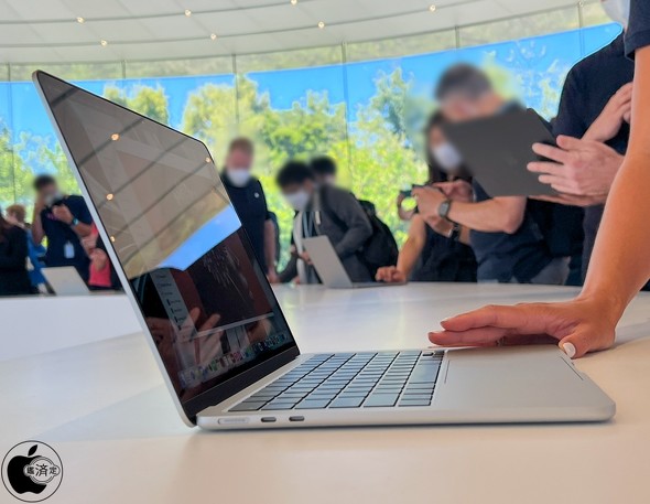 M2搭載の新型「MacBook Air」にApple円盤本社で触れた 電源ケーブルの