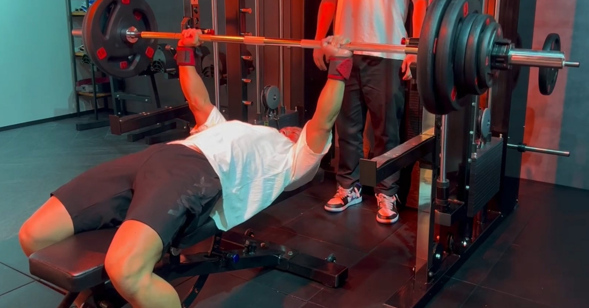 体重の1.5倍重いバーベル持ち上げたら書類選考を免除 エンジニア採用の