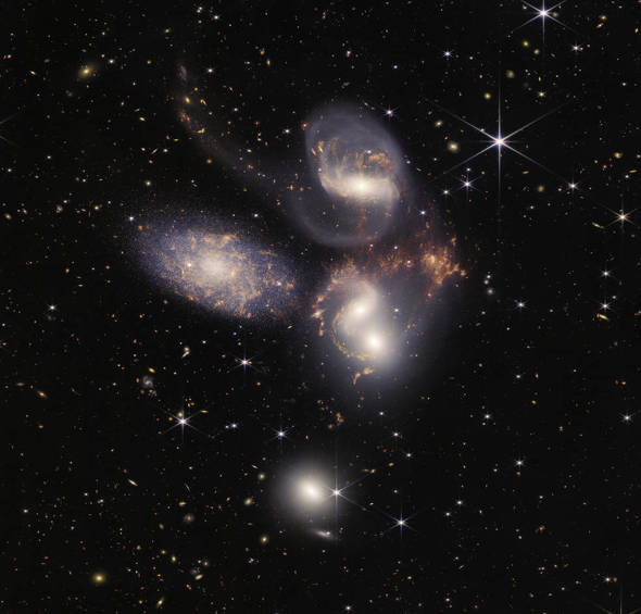 Nasa ウェッブ宇宙望遠鏡からの複数の画像を公開 カリーナ星雲の 宇宙の断崖 など Itmedia News
