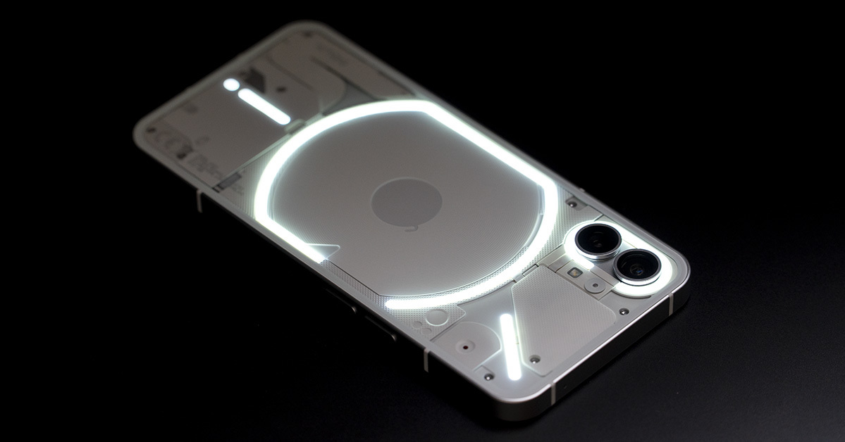 背面が独創的に光るスマホ「Nothing Phone (1)」の外観をチェック - ITmedia NEWS
