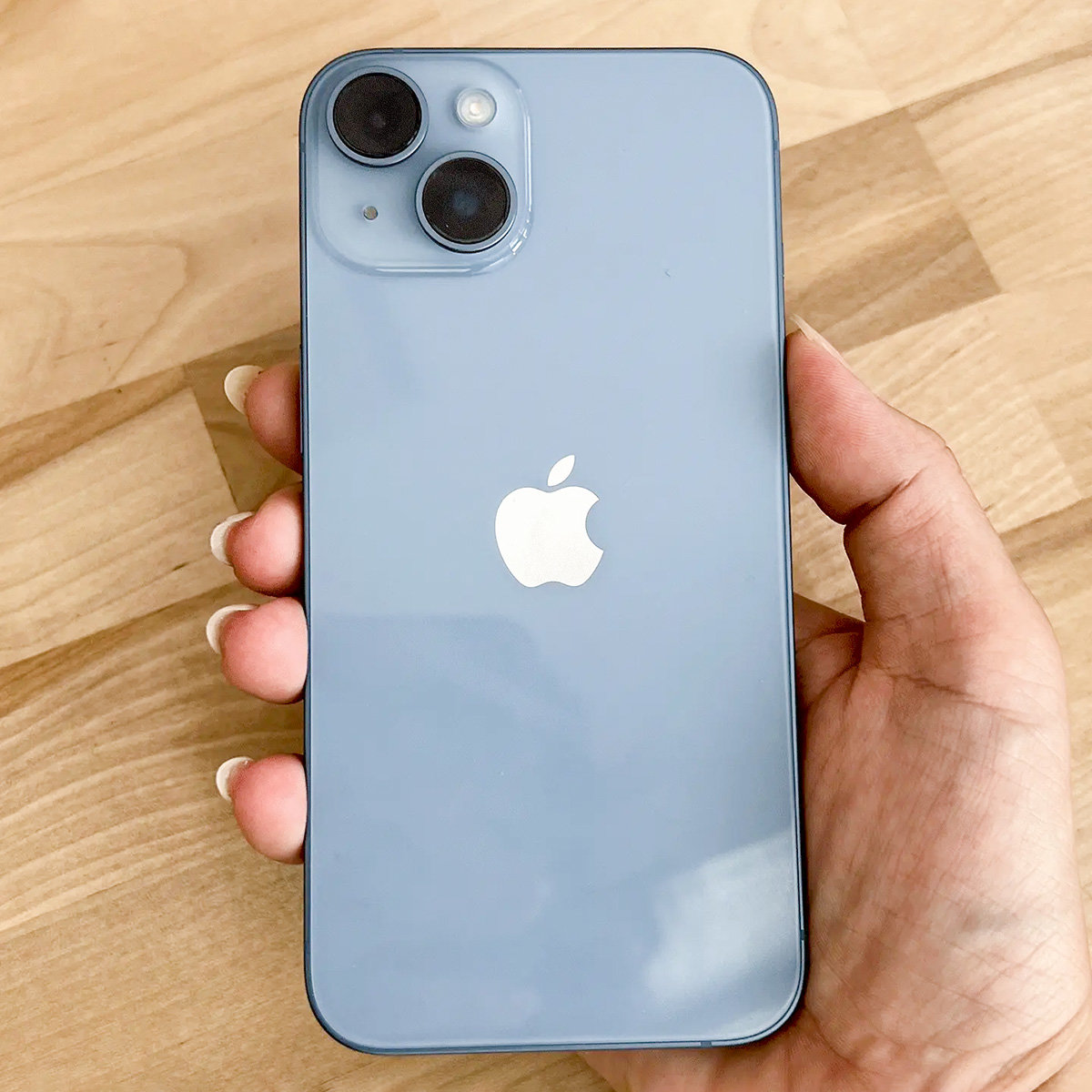 iPhone 14 ブルー