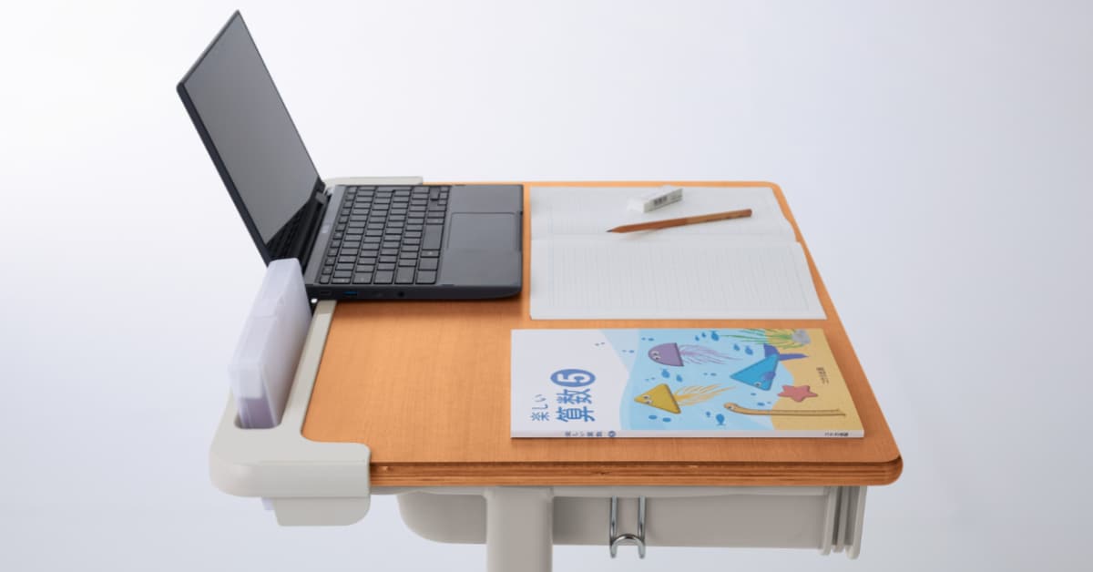 学校の机を5センチ拡張する「つくえ＋」、コクヨが発売 PCやタブレット