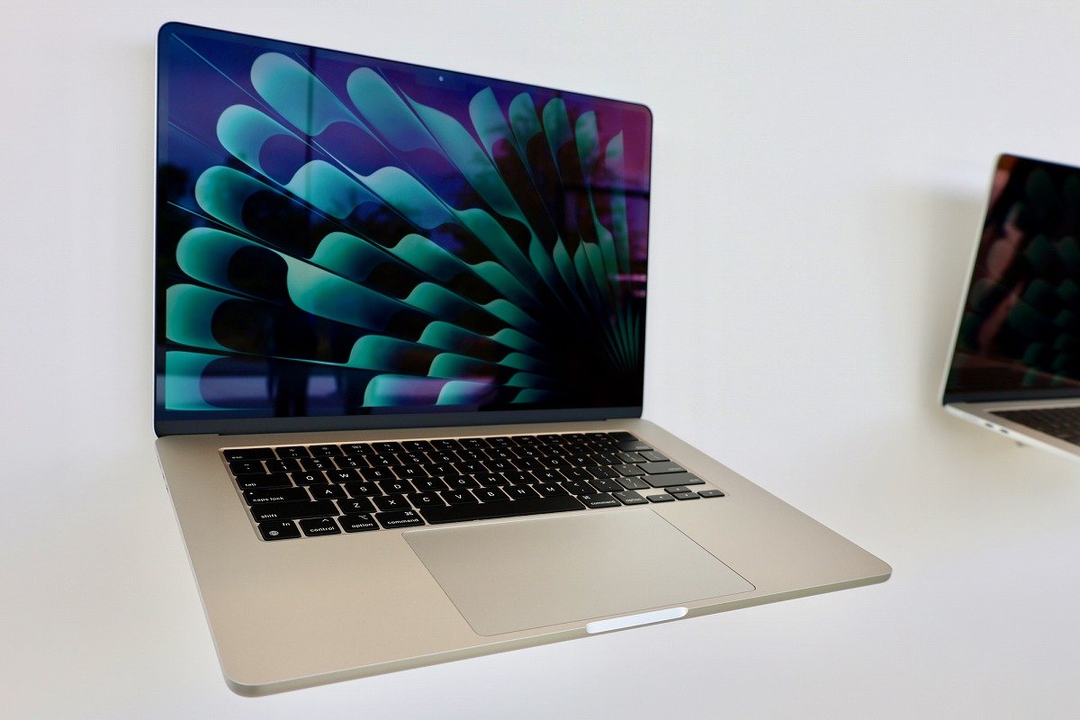 15インチ MacBook Air」の実物を触ってきた “薄くて大画面”はシンプル