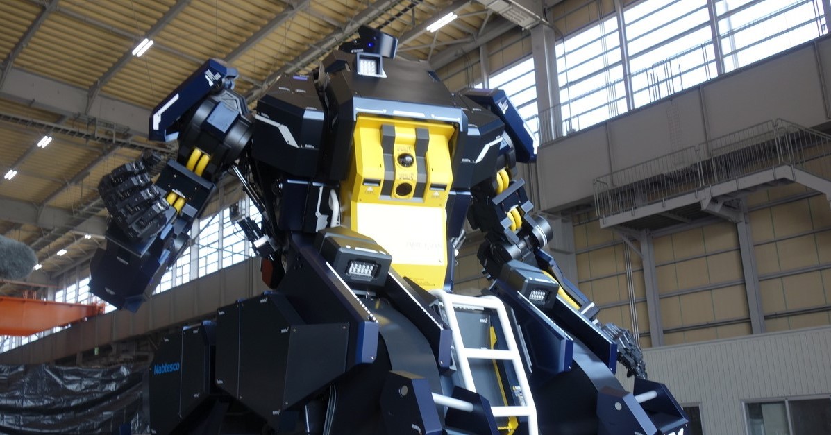 搭乗できる巨大ロボ「アーカックス」の全貌を写真と動画でチェック