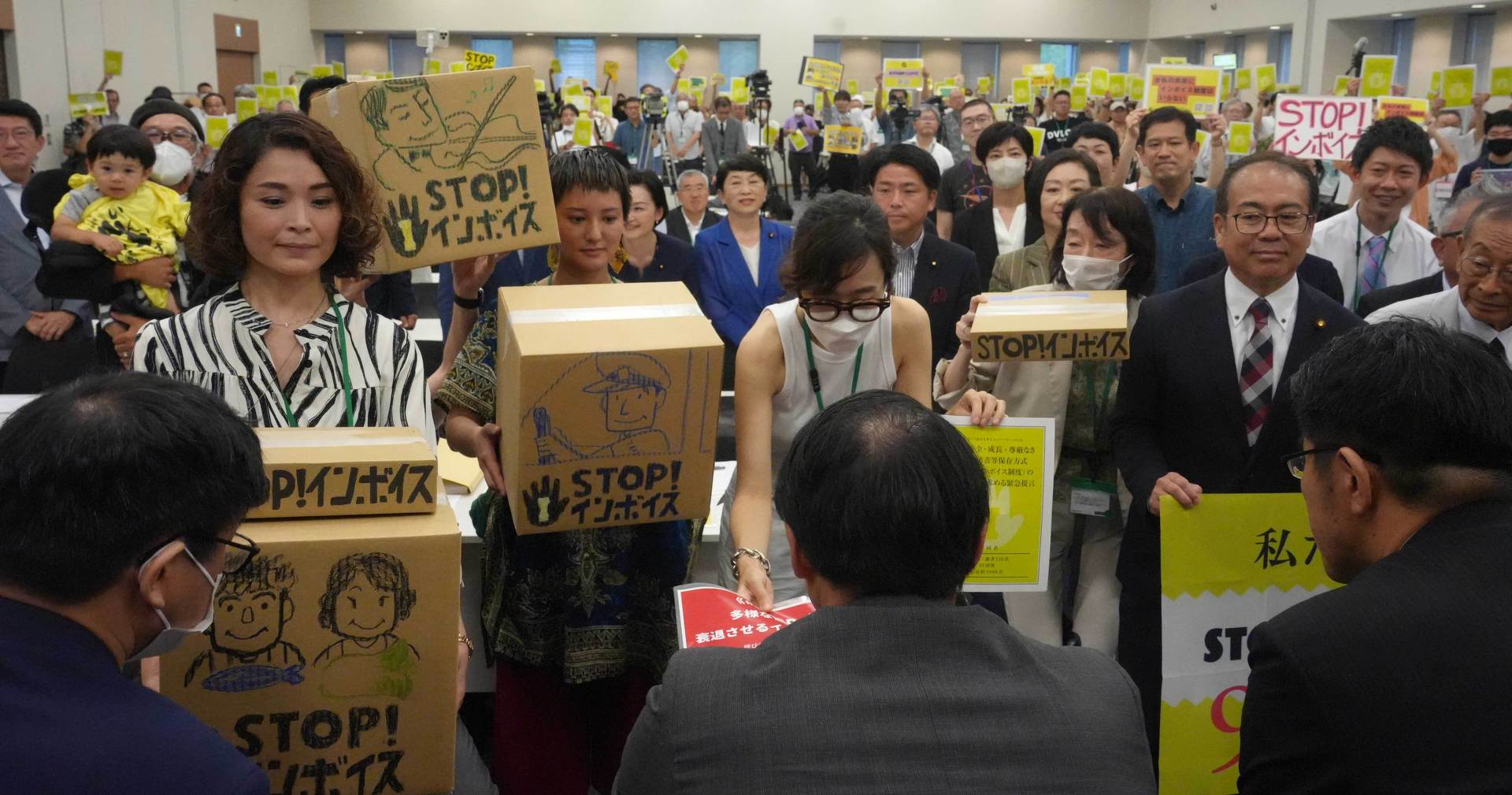 インボイスで荷物届かなくなる？　競馬界にも激震　制度直前、高まる反対熱　「“消費税のネコババ”は誤解だ」