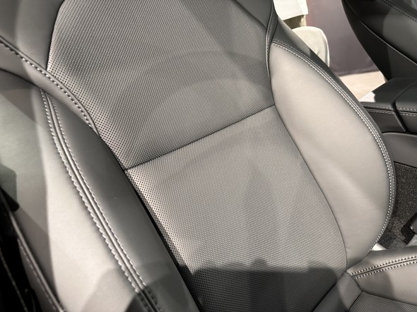 新型テスラ「Model 3」で“消えたモノ”と“増えたモノ” 実車を見た