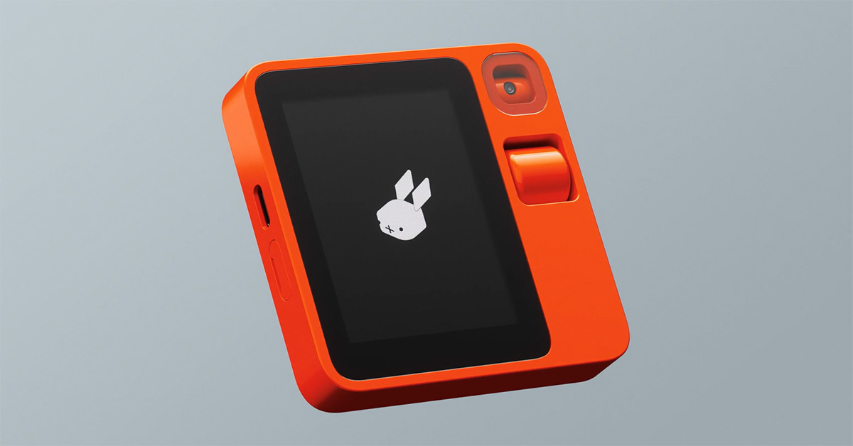 声で指示すれば、あとのアプリ操作は“AIウサギ”におまかせ　小型AIデバイス「rabbit r1」登場