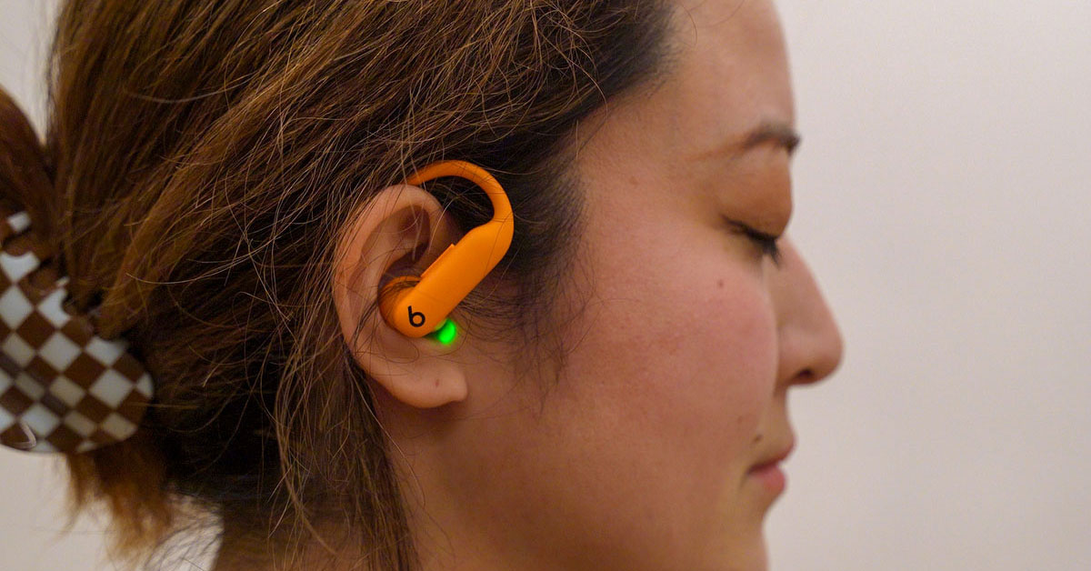 イヤフォンに心拍センサー搭載 Beats新モデル「Powerbeats Pro 2」の