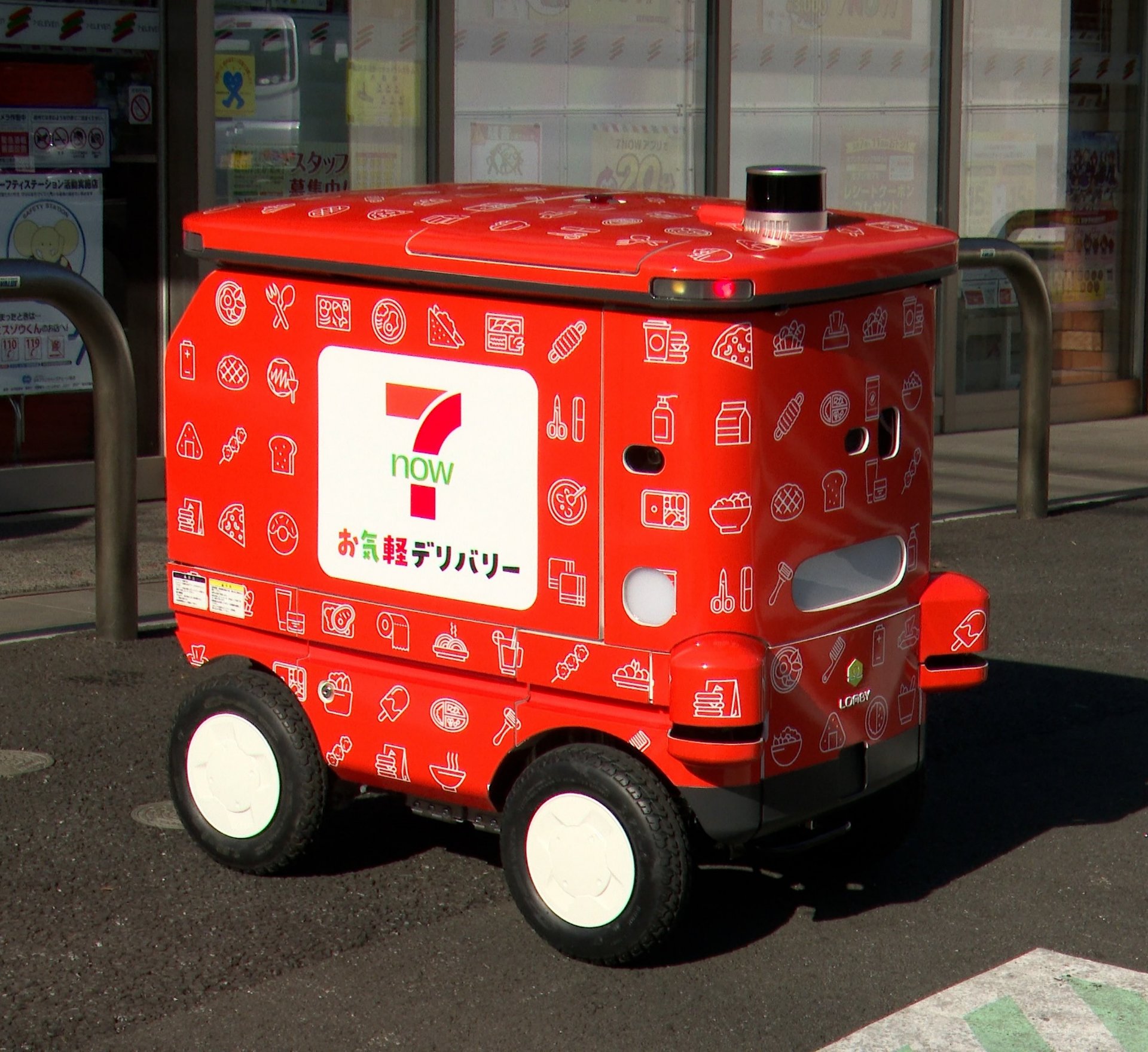 セブン-イレブンの商品、自律走行ロボで配送 多摩ニュータウンで実験