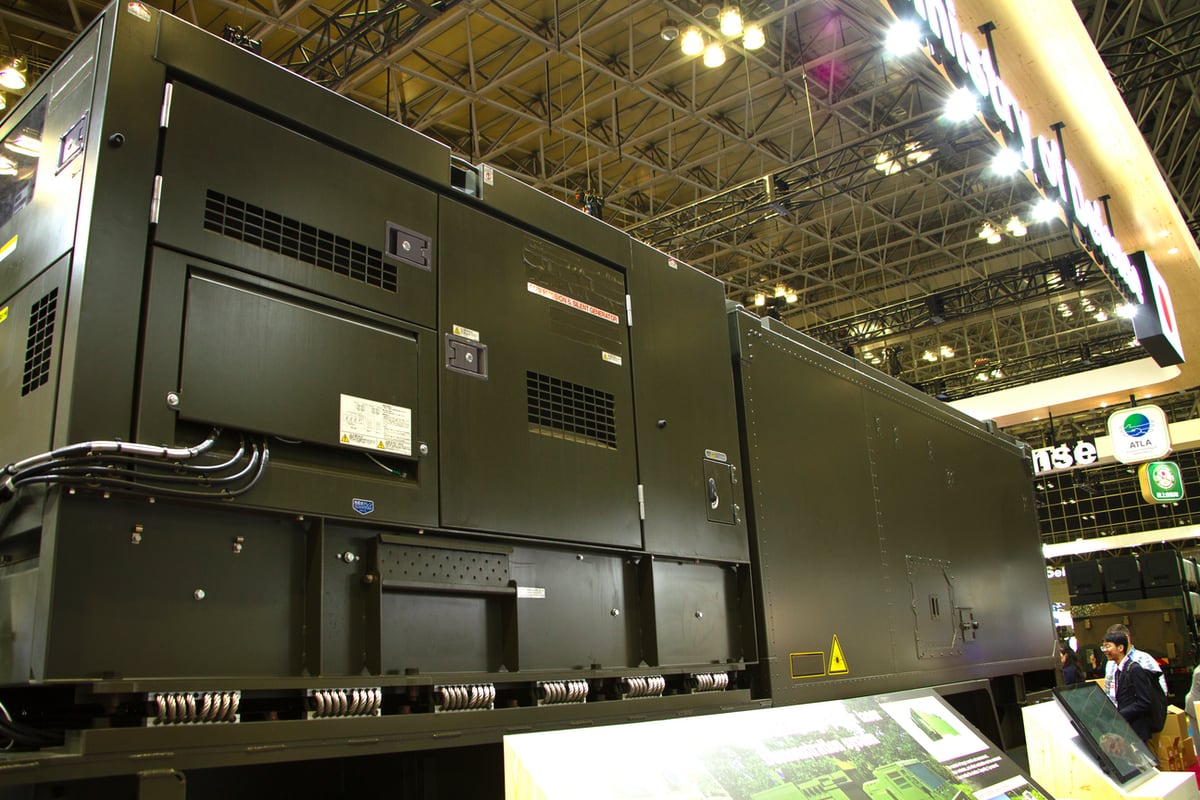 高出力レーザーでドローンや無人機を迎撃 防衛装備庁の“レーザー砲車両