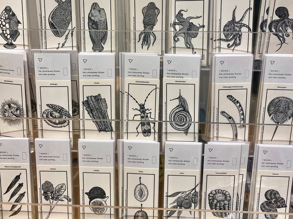 現代の“浮世絵“か 平版式の凸版印刷機だから表現できた「STICKER