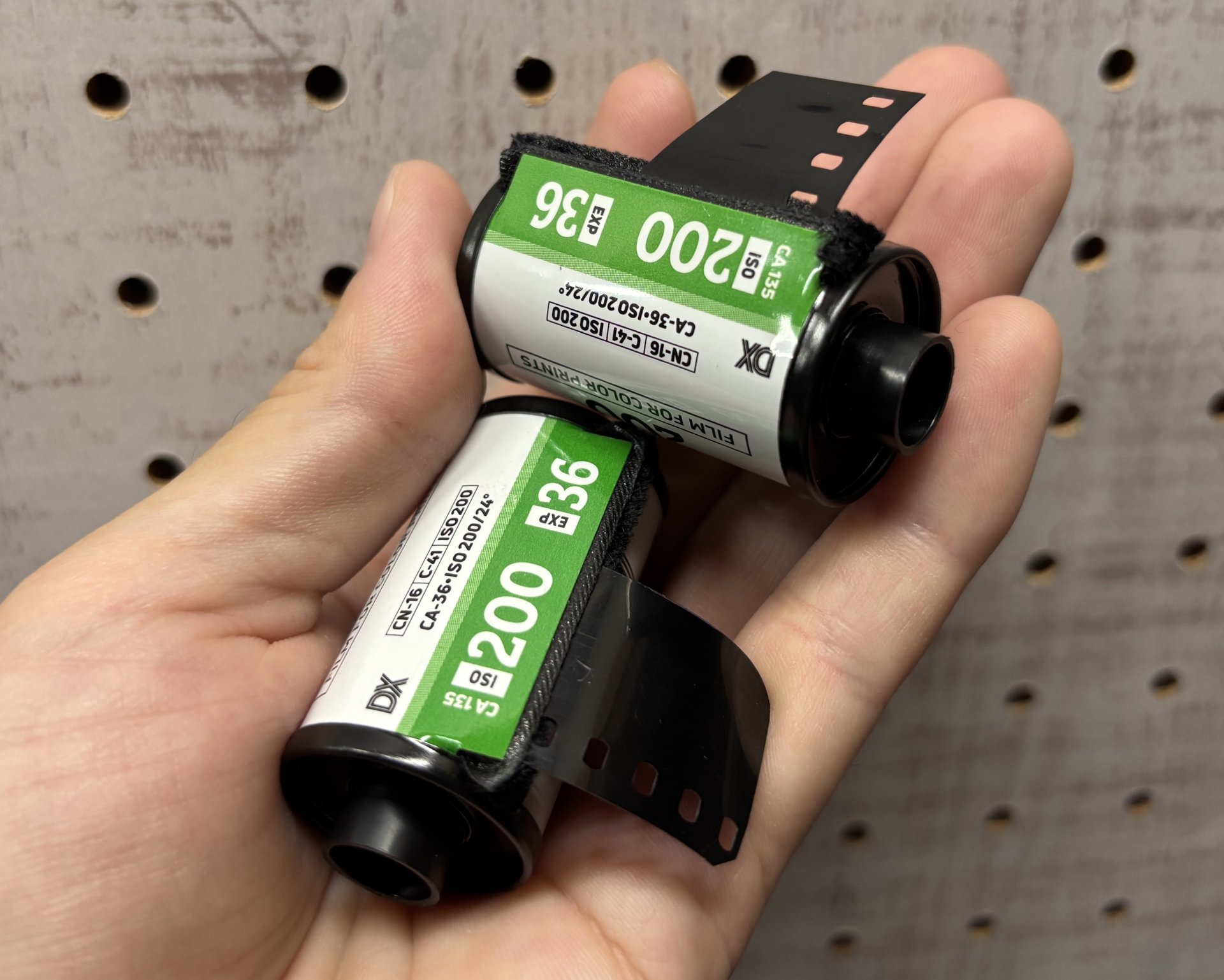 メルカリで写真用フィルムを購入→中身は別物…… 愛好家が注意喚起 気付かず現像で機材トラブルの恐れも