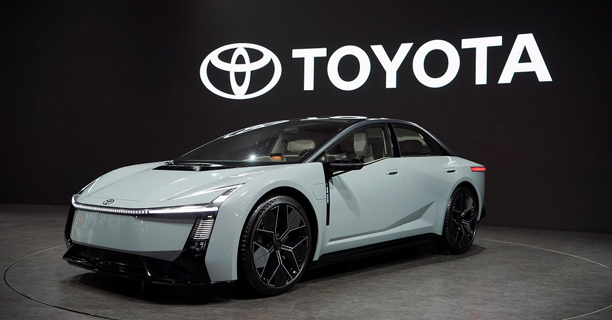 これが次世代のカローラ トヨタ、「カローラ コンセプト」世界初公開 純ガソリンからEVまで幅広く対応