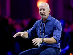 AmazonnƎ҂̃x]XAƁEFAIX^[gAbv̋CEOɏAC