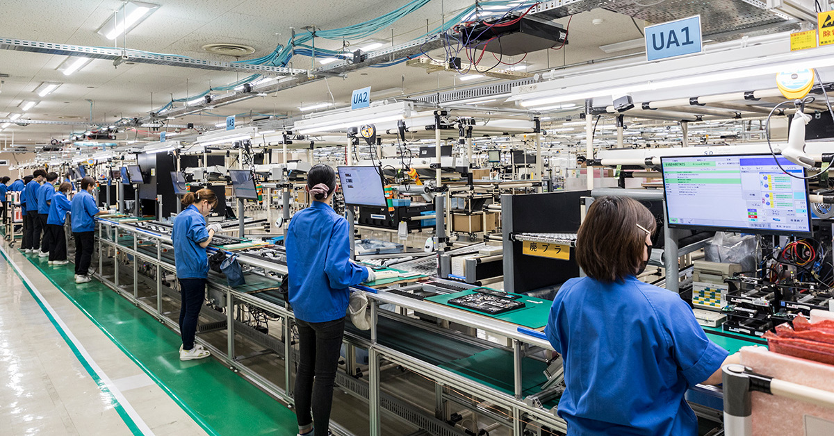 高品質ビジネスPCの秘密は米沢市にあった　AI、ロボット、人が協働する工場に潜入