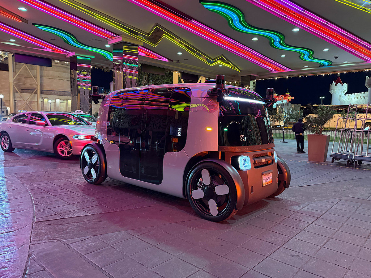 運転席もハンドルもない「ロボタクシー」に乗ってみた Amazon傘下