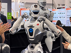 �uCES�v�ɂ��ӂ��l�^���{�\�\�������[�J�[�����ň��|������ABoston Dynamics���{���Ɗ��������P