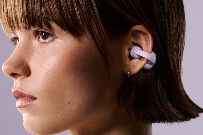 ソニー初、耳をふさがないイヤーカフ型ワイヤレスイヤフォンを発売