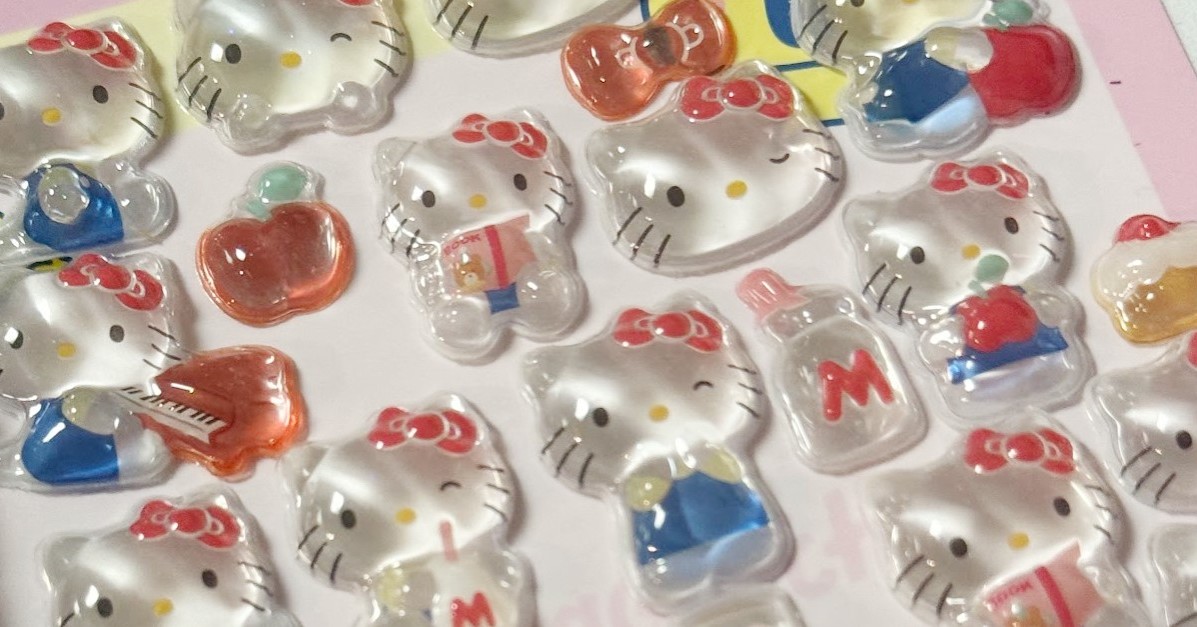 “ボンドロ争奪戦”は地獄か？　混乱で「販売中止」相次ぐも……小声で言いたい「シールは楽しい」