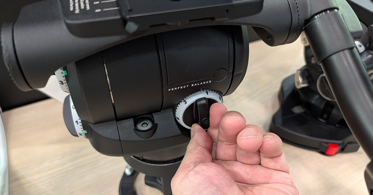 いまさらながら進化する「ビデオ三脚」 中国勢の参入に、老舗メーカーも新機種で応戦