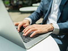 �O�HUFJ��s�AAI�Œ�ď��쐬�@�g�Ǝ��t�H�[�}�b�g�Ɋ��S���������X���C�h�h����