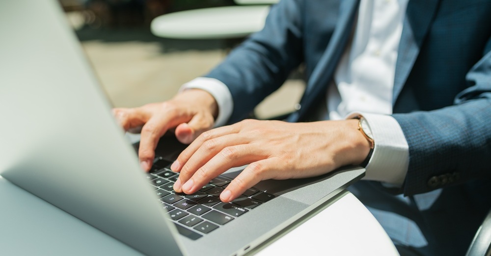 MUFG Bank AI Generates Compliant Proposal Slides