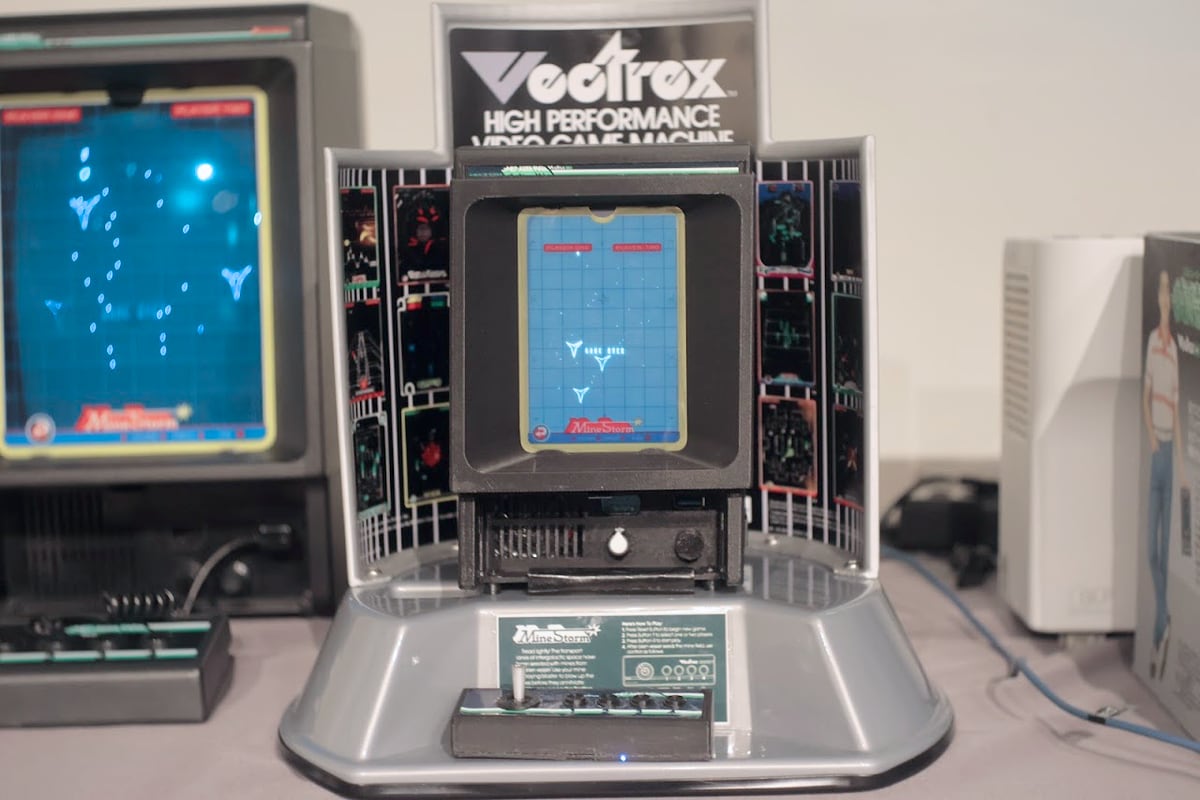 希少 レア バンダイ コンピュータービジョン 光速船 Vectrex 出張買取】マニアには「光速船」として知られるGCE社の「Vectrex」を