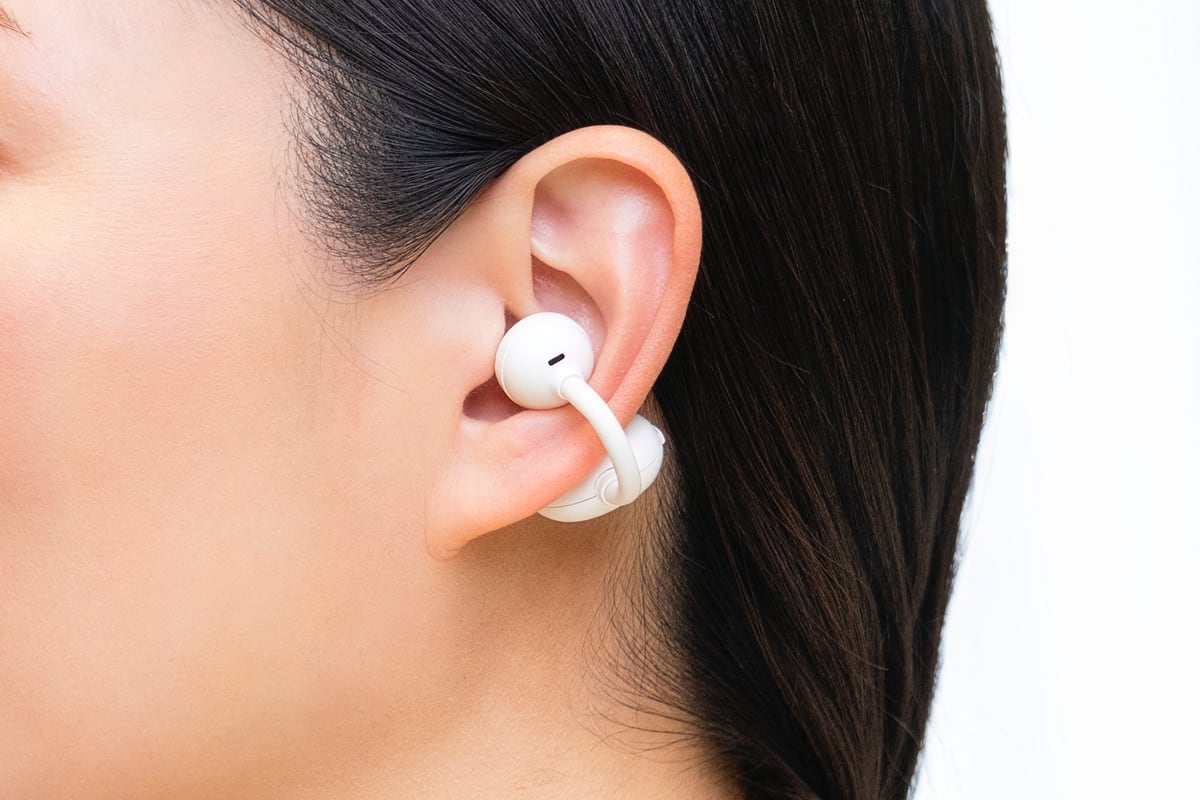 聞こえ”を調節できるイヤーカフ型のワイヤレス集音器、ミライ