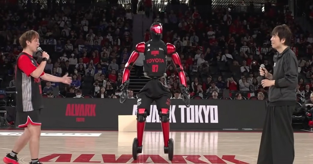 Toyota Unveils CUE7 Basketball Robot