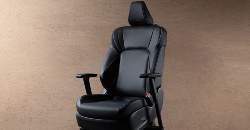 トヨタ「クラウン」のシートが高級デスクチェアに　ヒーターやベンチレーション搭載の電動パワーシート