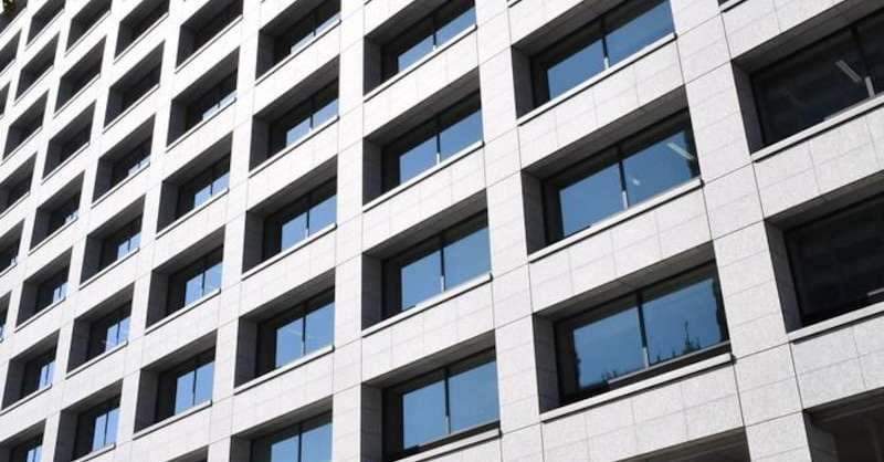 総務省、SNS事業者に投稿前対策を要求　偽広告や誹謗中傷で有識者会議