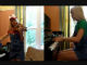 コスプレ金髪美女が「マリオ」のテーマを演奏する動画がすごい　ピアノとバイオリンの1人2役
