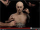 ふふふ、これは仮の姿さ　メイクを拭き取るとタトゥーだらけの男がYouTubeで話題