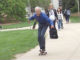 せかにゅ：スケボーでキャンパスを駆ける68歳大学教授がかっこよすぎる